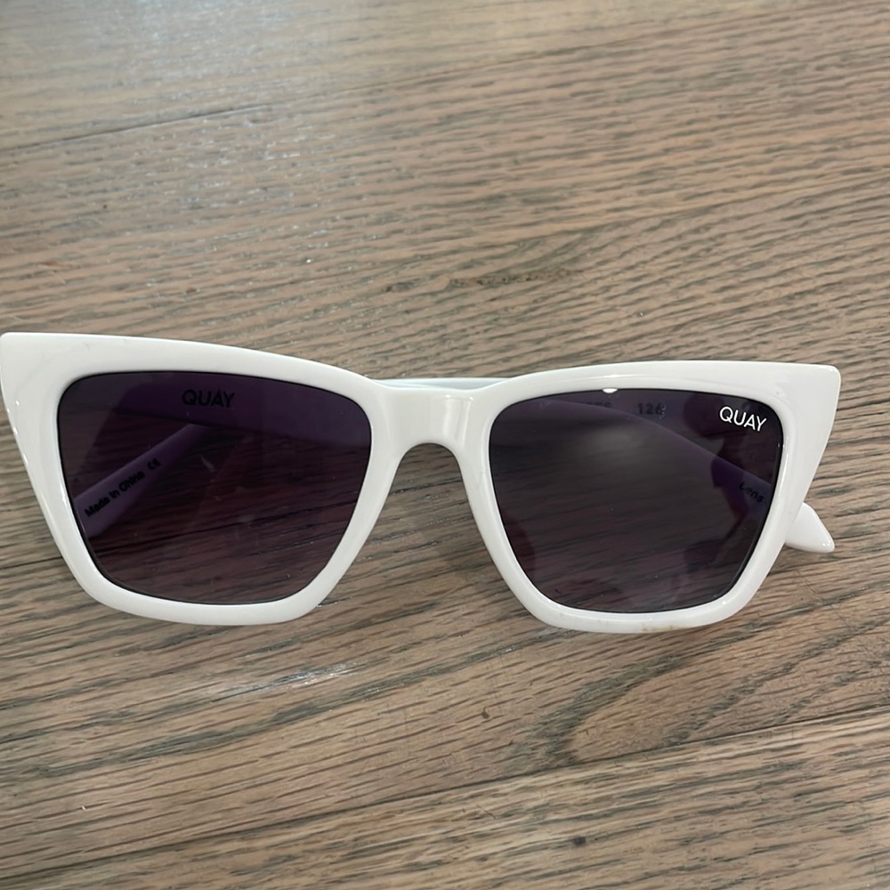 QUAY Call The Shots - White Sunglasses